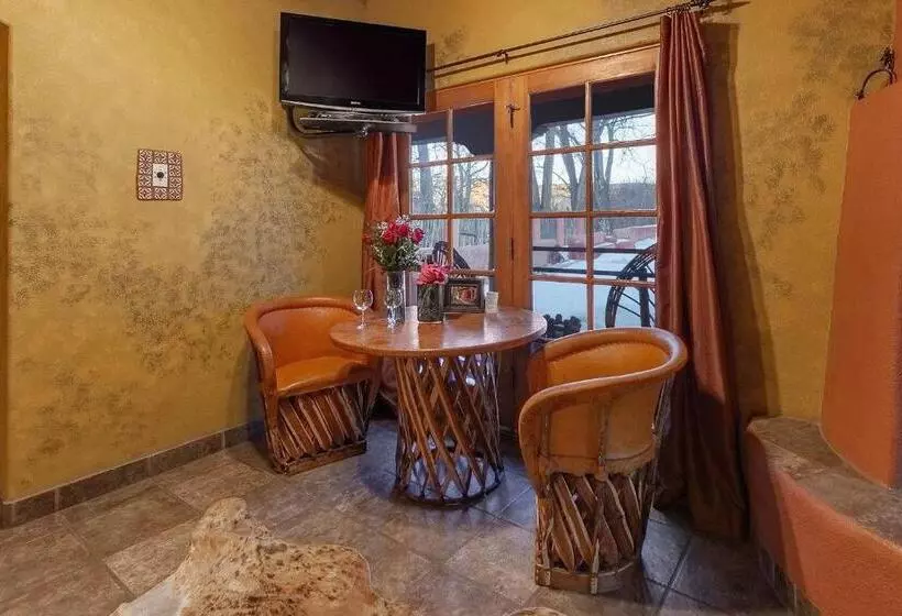 Deluxe-sviitti, Adobe And Pines Inn Bed And Breakfast