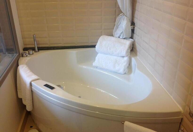 سوئیت با وان آب گرم, Stanze Del David Place