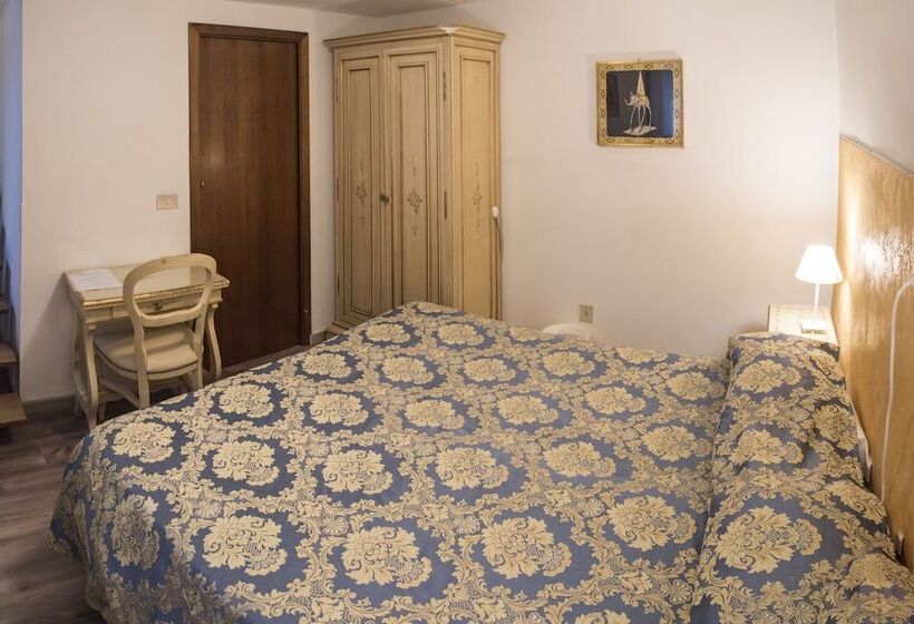 اتاق استاندارد سه تخته با سرویس بهداشتی مشترک, Albergo Casa Peron