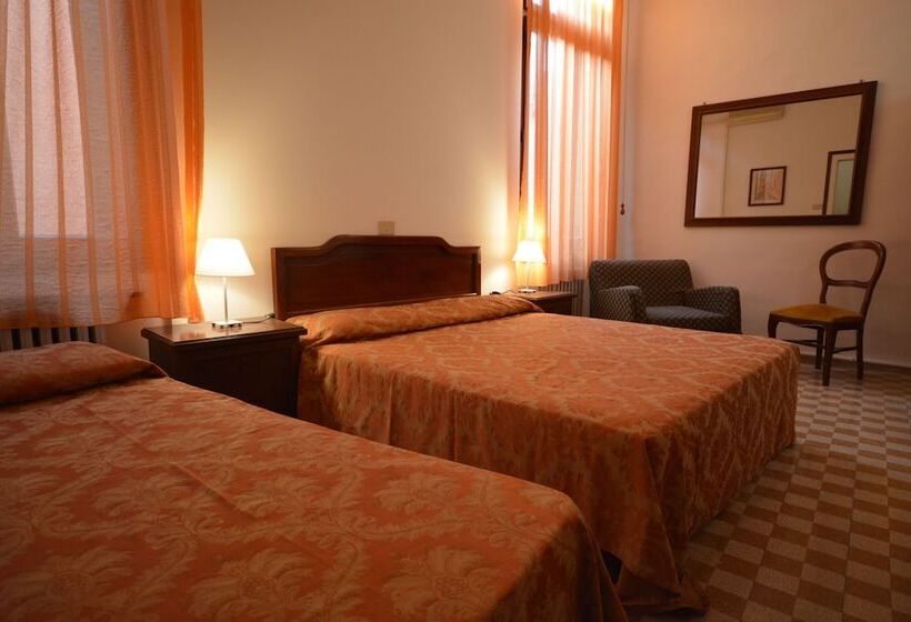 اتاق استاندارد سه تخته با سرویس بهداشتی مشترک, Albergo Casa Peron