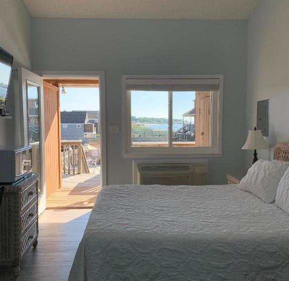 إستديو قياسى مطل على حمام السباحة, Sun N Sound