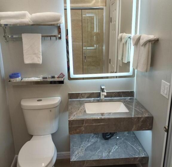 标准三人间, Mountain View Motel