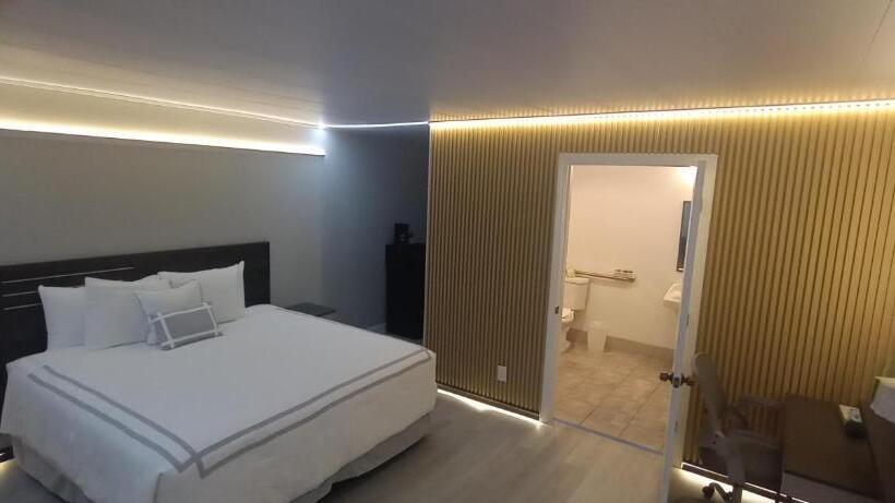 标准三人间, Mountain View Motel