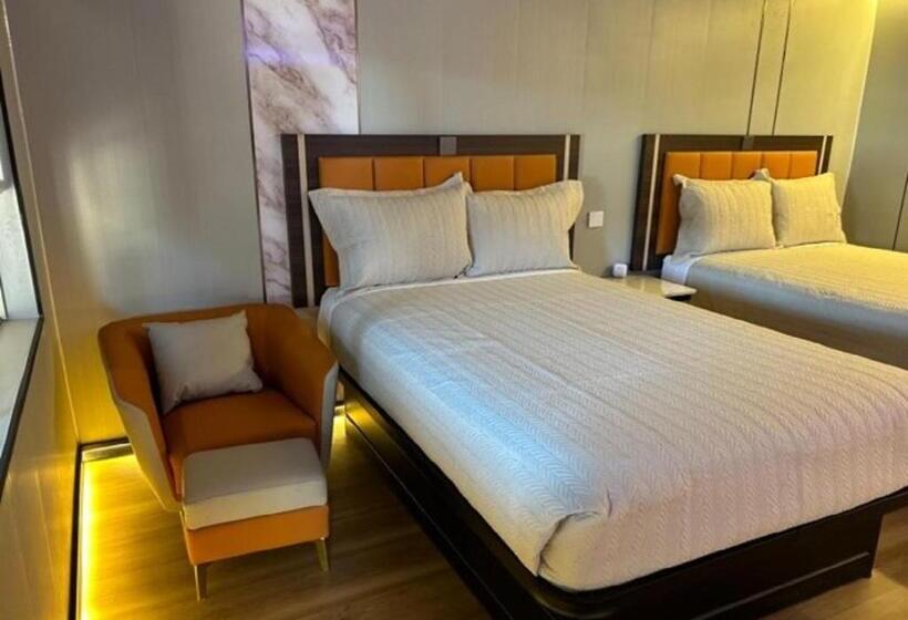 四人豪华间, Mountain View Motel