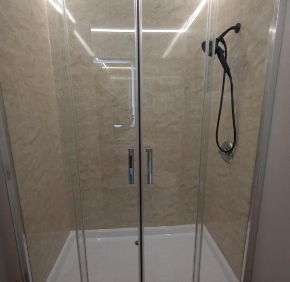 四人豪华间, Mountain View Motel