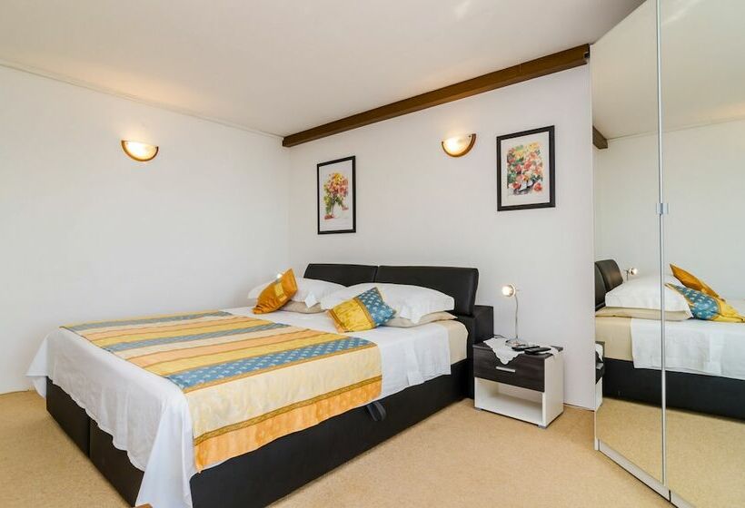 إستوديو قياسى مزودة بتراس, Apartments Kiki