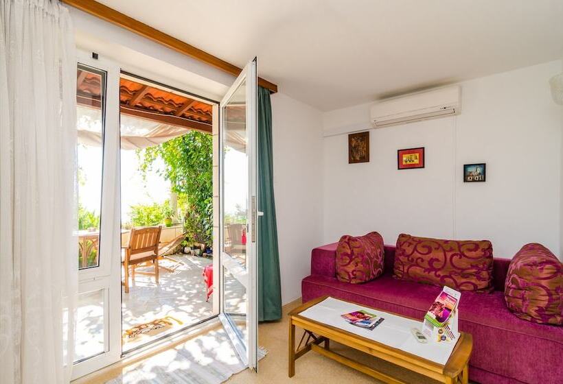 إستوديو قياسى مزودة بتراس, Apartments Kiki