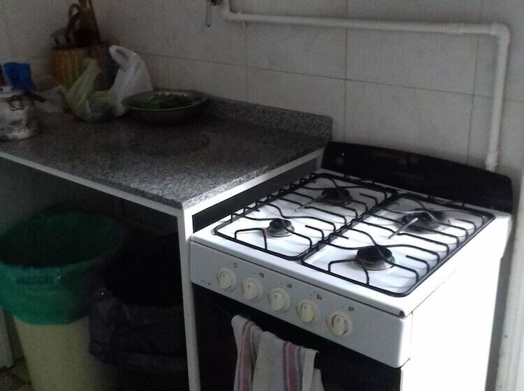اتاق استاندارد چهارنفره با سرویس بهداشتی مشترک, Ba Stop Hotel House