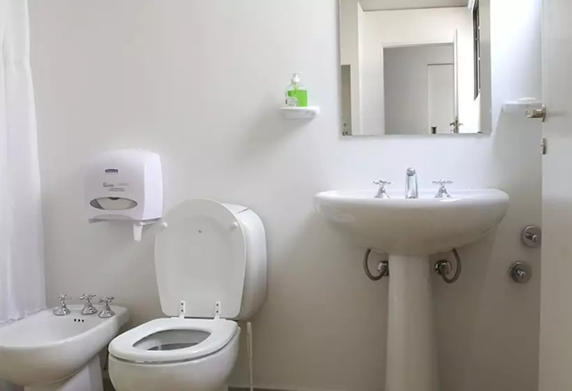اتاق استاندارد چهارنفره با سرویس بهداشتی مشترک, Ba Stop Hotel House