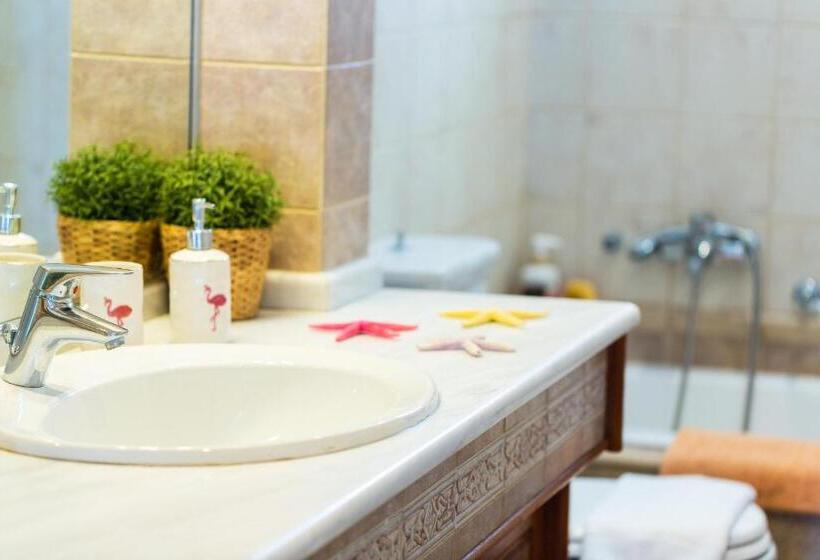 キングサイズベッドのデラックススイート, Birais Beach Studios