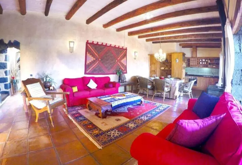 ویلای 2 خوابه, Finca Tomaren