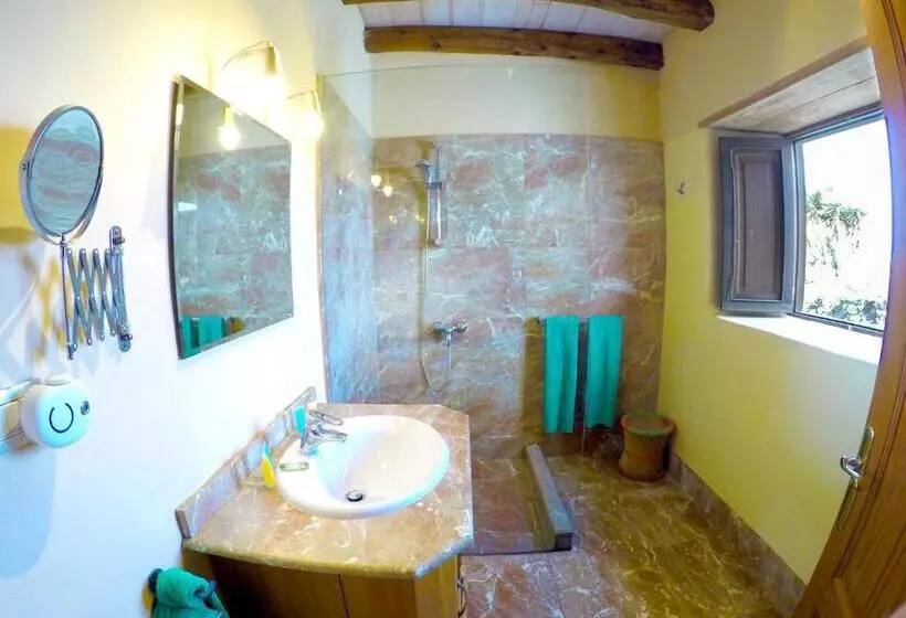 ویلای 2 خوابه, Finca Tomaren