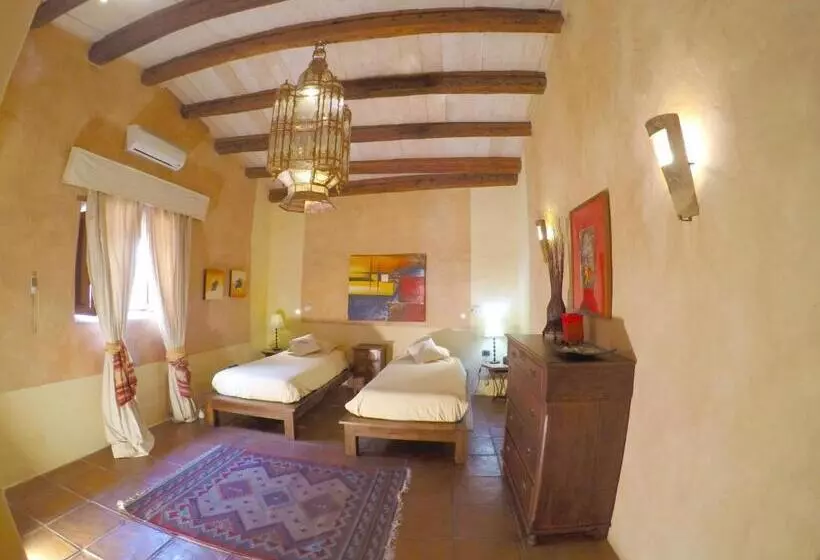 ویلای 2 خوابه, Finca Tomaren