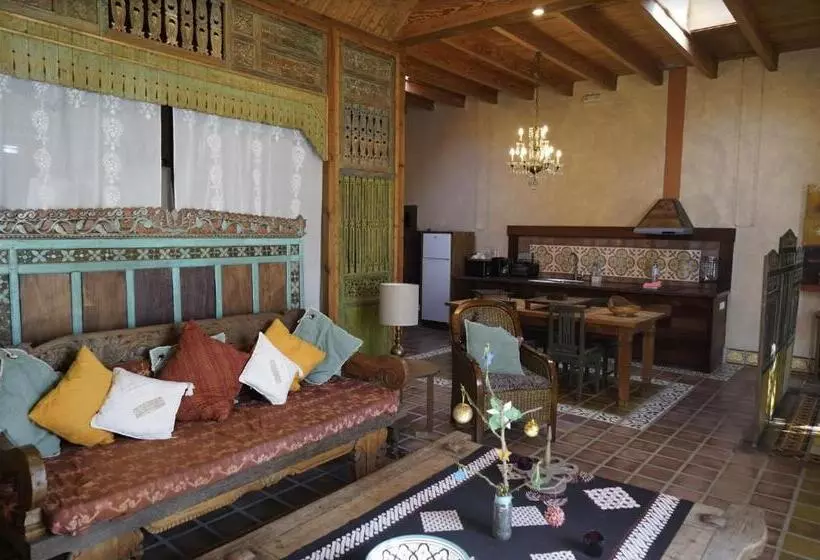 ویلای لوکس 1 خوابه, Finca Tomaren