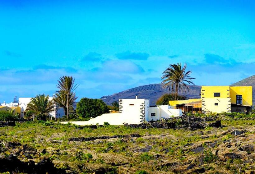 스탠다드 스튜디오, Finca Tomaren