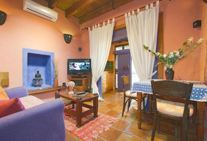 스탠다드 스튜디오, Finca Tomaren