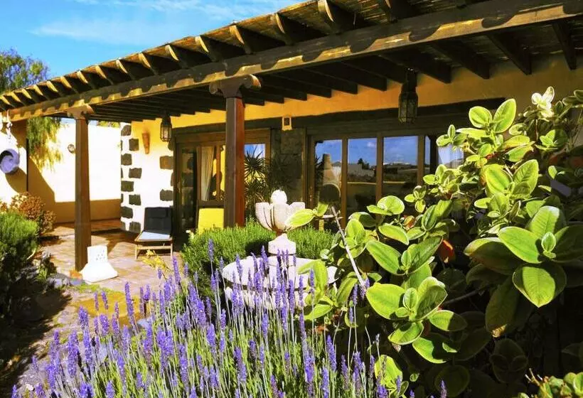 ویلای 2 خوابه, Finca Tomaren
