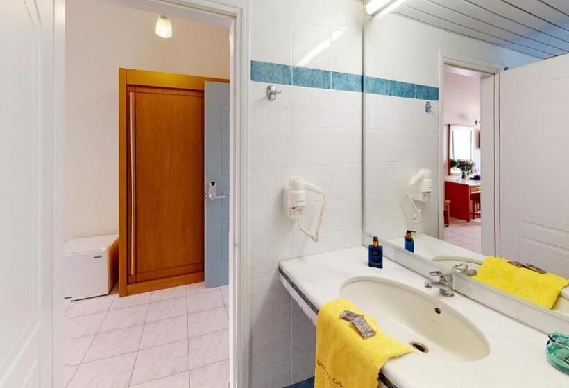 ガーデンビュースタンダードルーム, Dedalos Beach