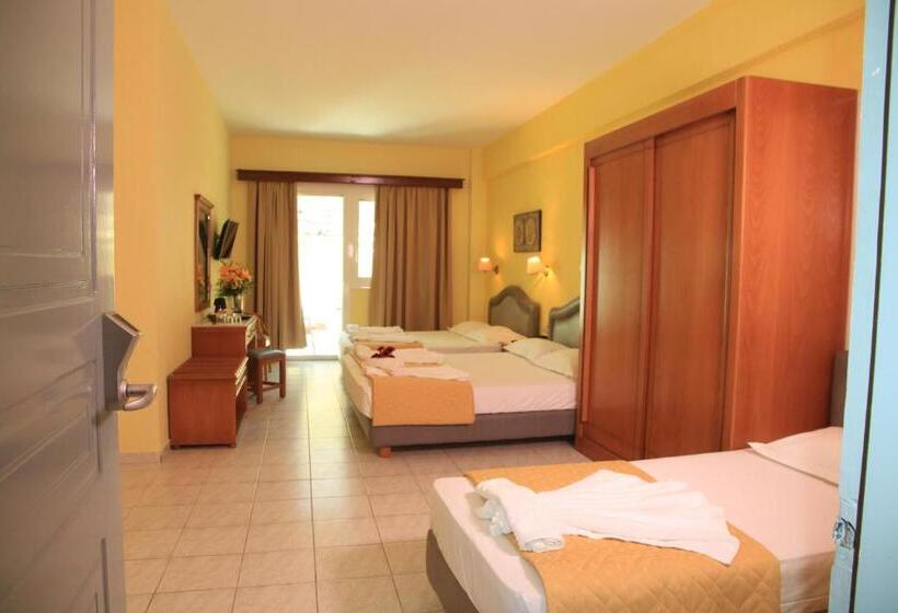 庭の見えるスタンダードトリプルルーム, Dedalos Beach