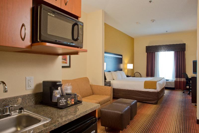 스위트 킹사이즈 침대, Holiday Inn Express Hotel & Suites Prattville South, An Ihg
