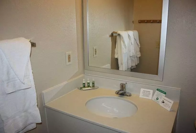 ２ダブルベッドのスタンダードルーム, Ocean Sands Beach Boutique Inn   Stay By The Beach   Indoor Hotel   Saltwater Mineral Pool Open Unti