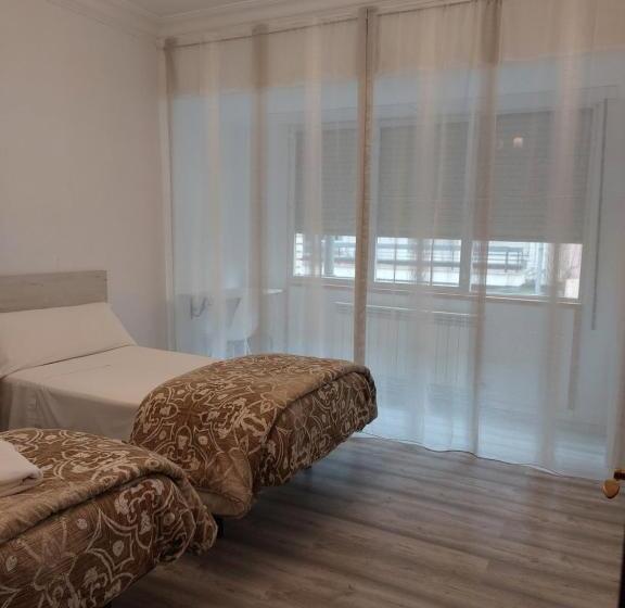 اتاق استاندارد با سرویس بهداشتی مشترک, Pensión Saint Mateo