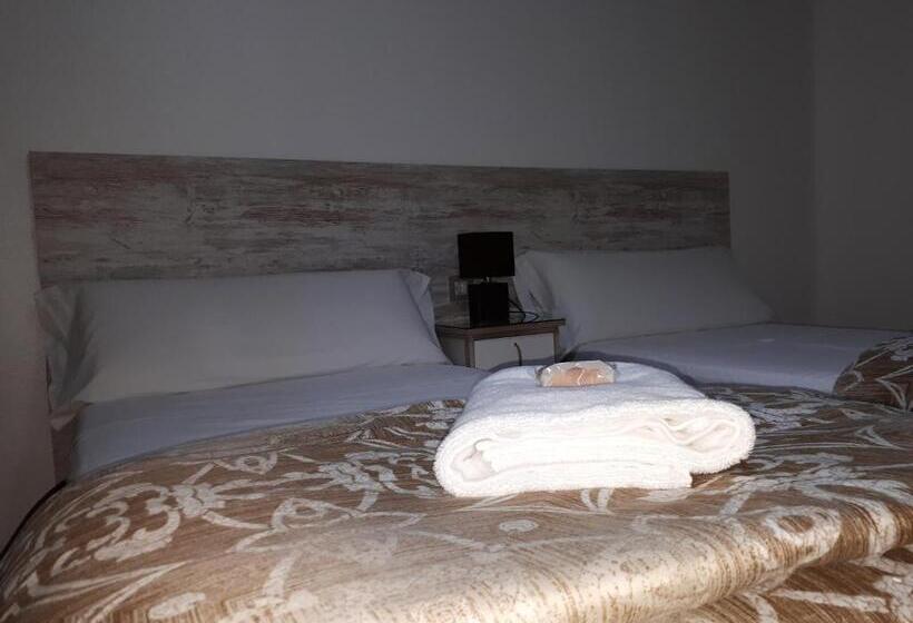 اتاق استاندارد با سرویس بهداشتی مشترک, Pensión Saint Mateo