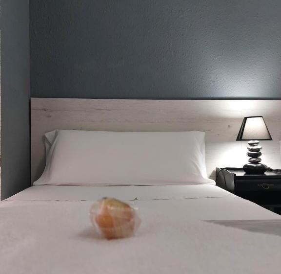 اتاق استاندارد با سرویس بهداشتی مشترک, Pensión Saint Mateo