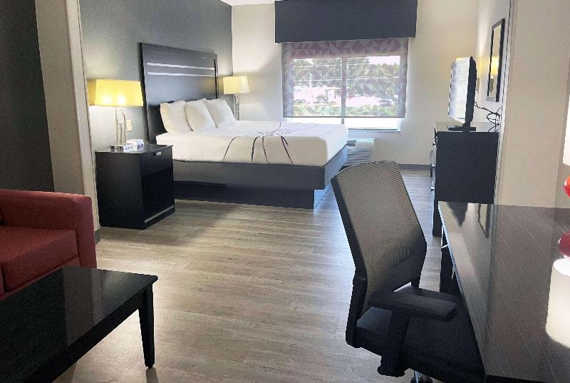 Люкс Кровать Кинг, La Quinta Inn & Suites By Wyndham Tulsa Midtown