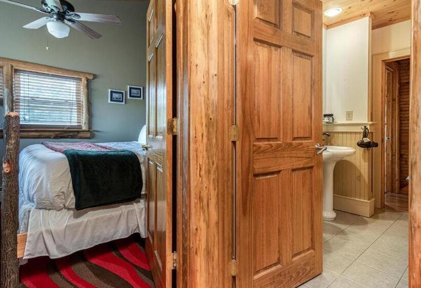 Люкс Deluxe Кровать Кинг, The Alpine Lodge