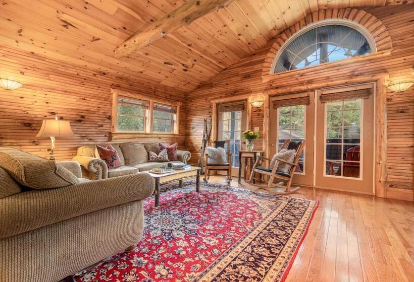 Люкс Deluxe Кровать Кинг, The Alpine Lodge