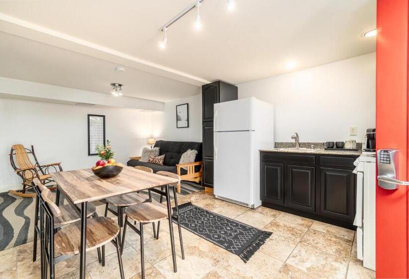 Полулюкс Вид на Сад, The Alpine Lodge