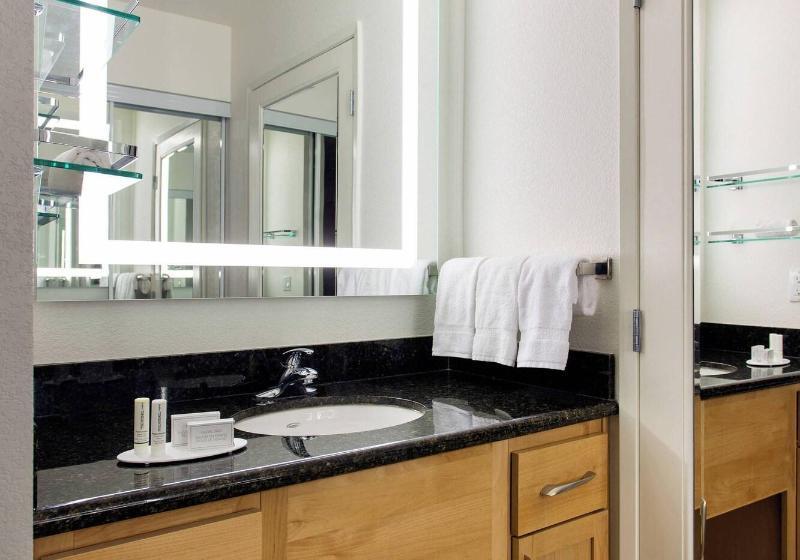 带大床的标准工作室, Residence Inn San Diego Del Mar