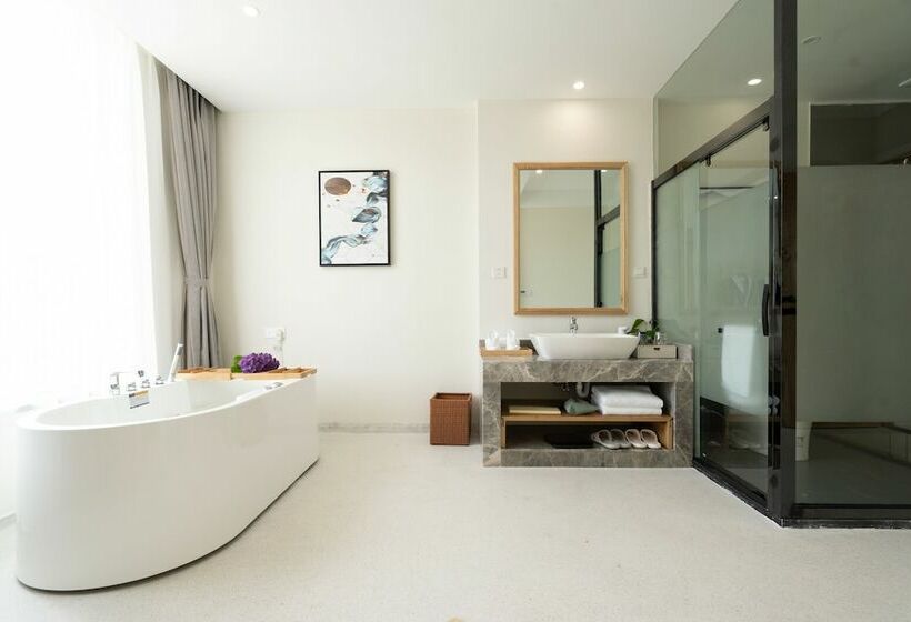 디럭스 스위트, Yue Shan Shui She Taining