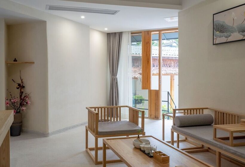 Family Suite, Yue Shan Shui She Taining