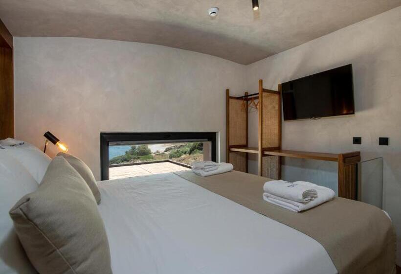 סוויטה אקזקיוטיב, Balos Beach