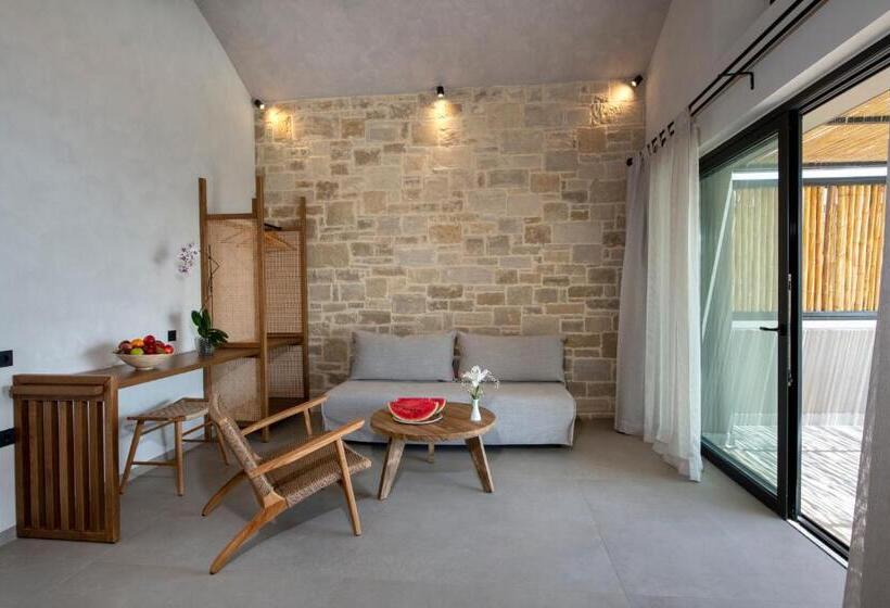 סוויטה אקזקיוטיב, Balos Beach