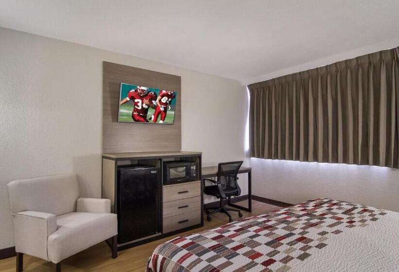 מיטת קינג בסוויטה, Red Roof Inn & Suites Brunswick I95