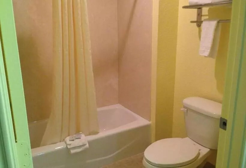 スタンダードルーム, Scottish Inns Fort Worth
