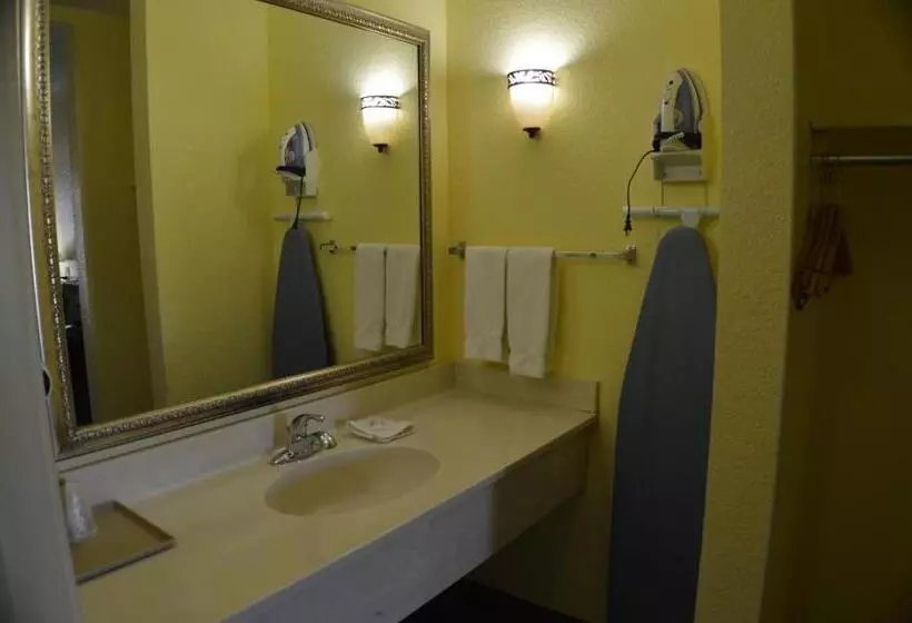 スタンダードルーム, Scottish Inns Fort Worth