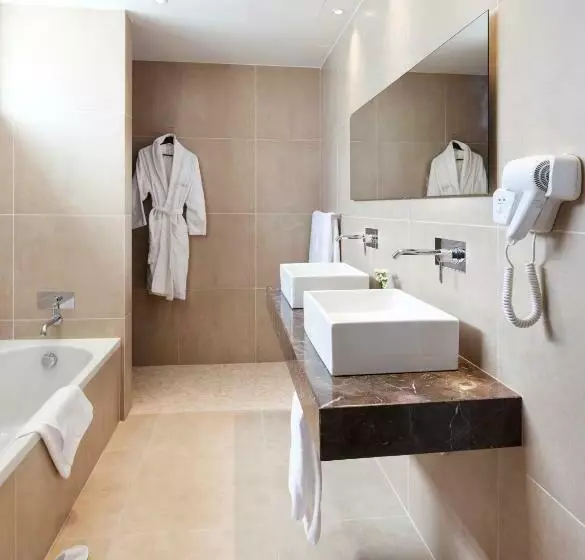 سوییت با چشم‌انداز دریا, Amphora Hotel & Suites