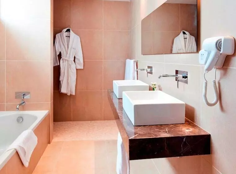 سوییت با چشم‌انداز دریا, Amphora Hotel & Suites