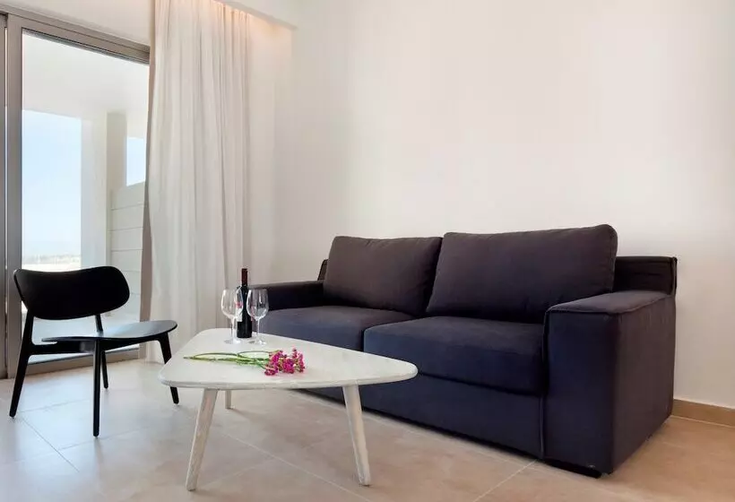 سوییت با چشم‌انداز دریا, Amphora Hotel & Suites