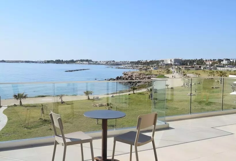 سوئیت اجرایی با چشم‌انداز دریا, Amphora Hotel & Suites