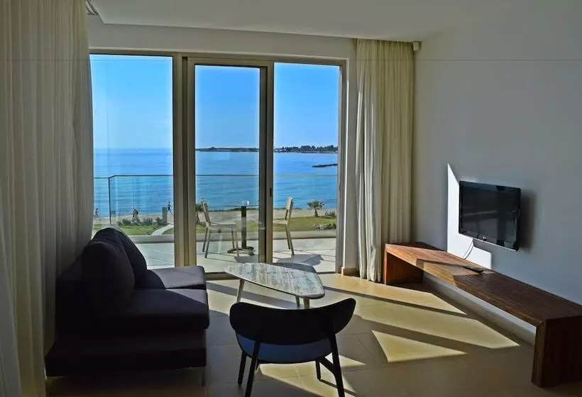 سوئیت اجرایی با چشم‌انداز دریا, Amphora Hotel & Suites