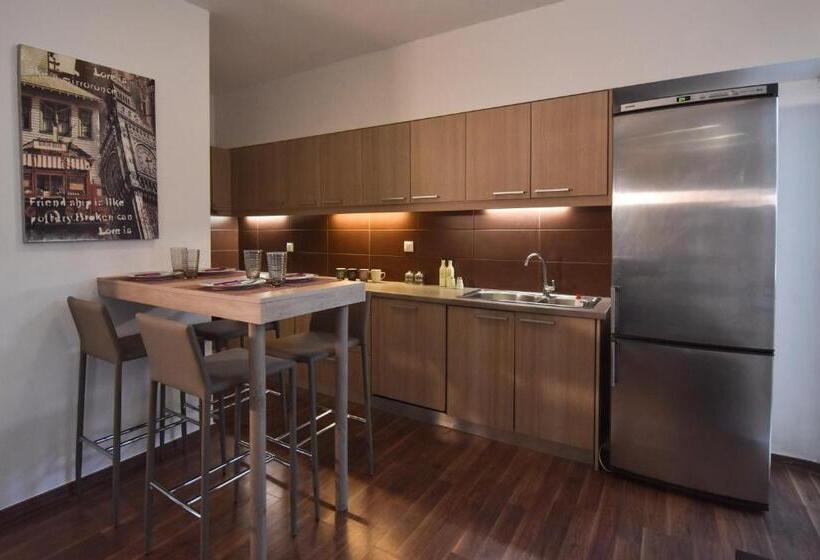 דירת חדר דלוקס, Hermes