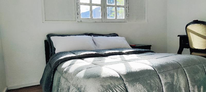 エコノミーシングルルーム, Muros Quito