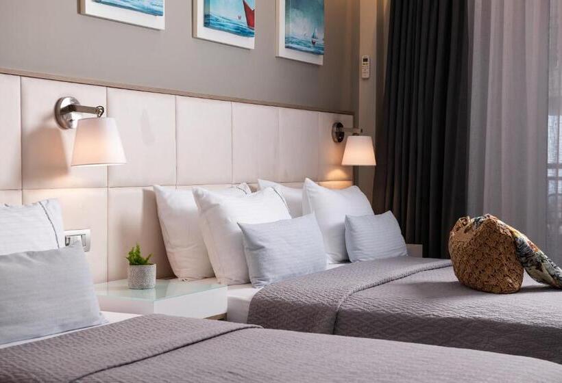 חדר סטנדרט לשלושה, Olympic Star Beach