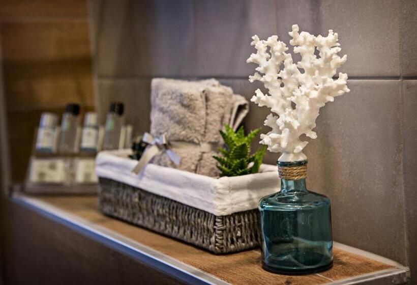 חדר סטנדרט לשלושה, Olympic Star Beach