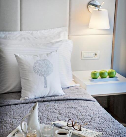 חדר סטנדרט לשלושה, Olympic Star Beach